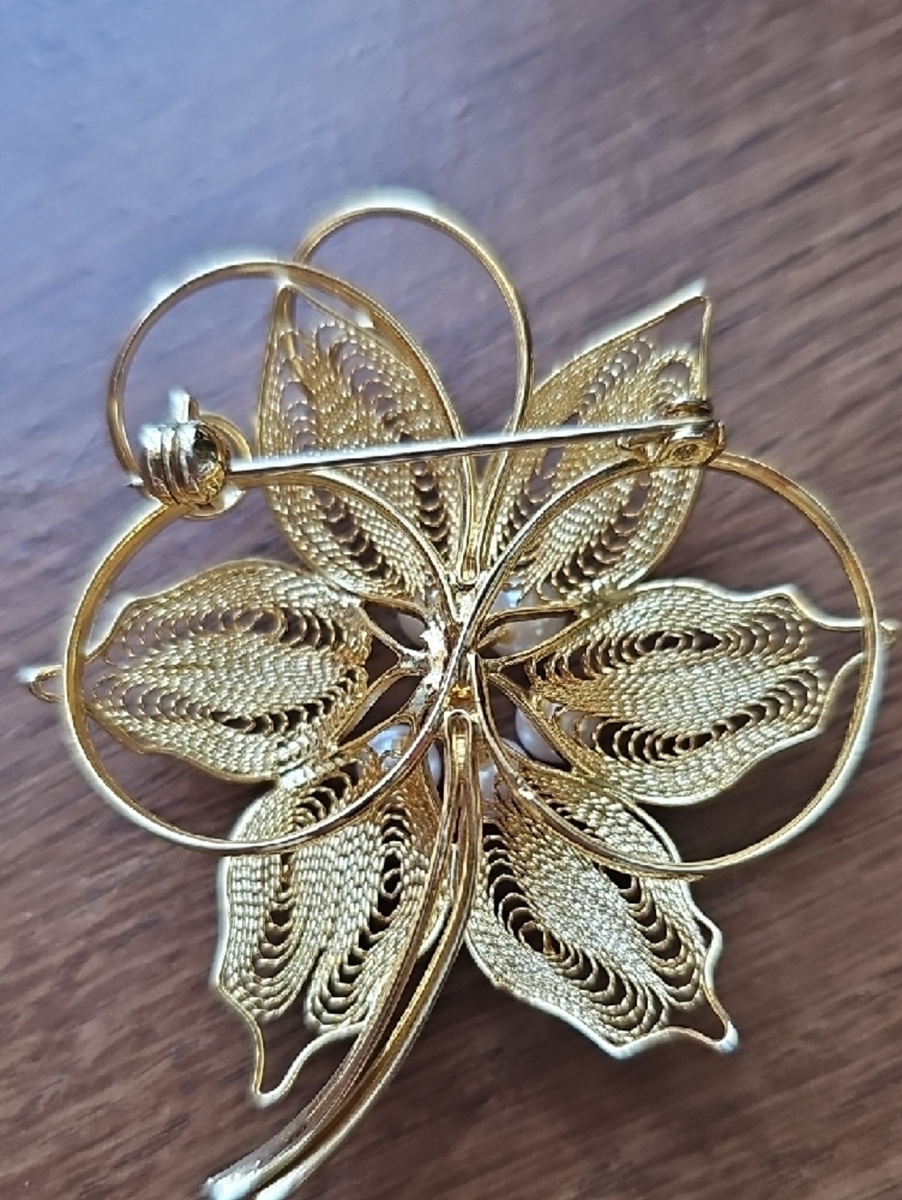 EUC Mid Century Modern Gold Filigree Flower Brooch with Pearl Accents 2 1/2" - Picture 2 of 5